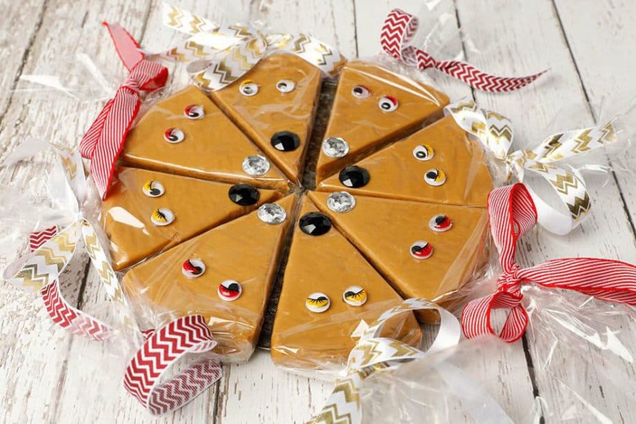 Easy Christmas Gifts to Make - Reindeer Fudge Wheel 
