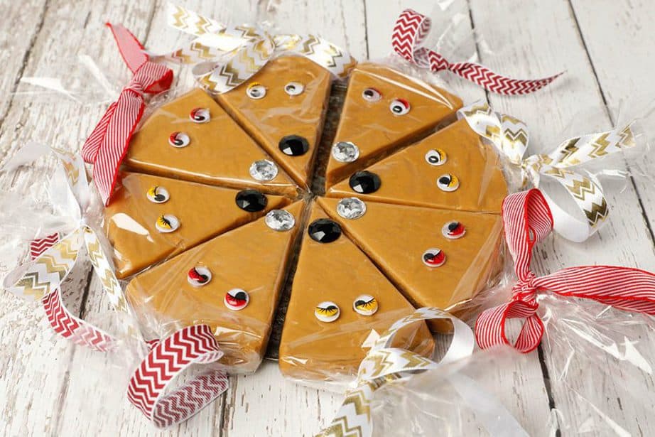 Easy Christmas Gifts to Make - Reindeer Fudge Wheel 
