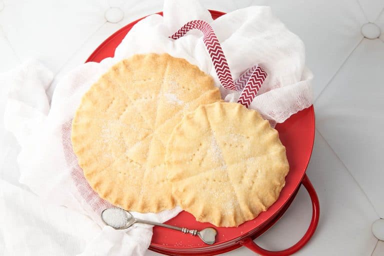 Traditional Christmas Shortbread Cookies