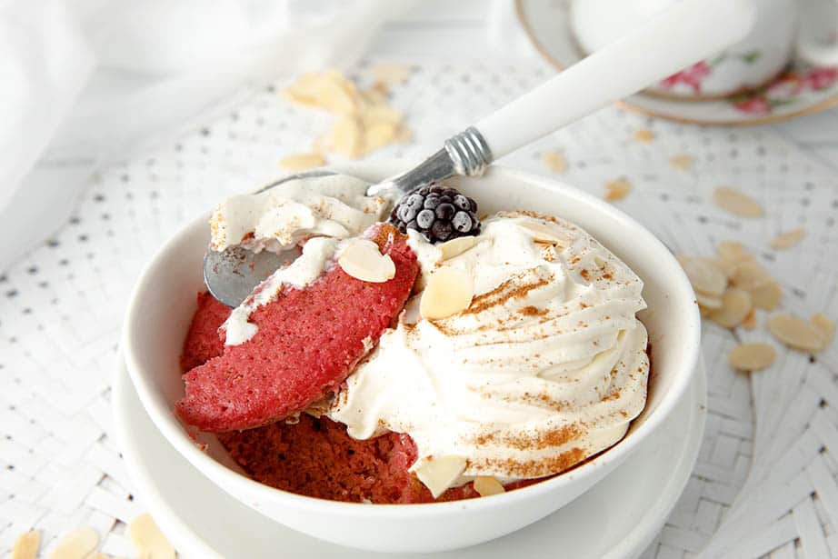 1 Min Keto Mug Cake – Red Velvet Chai