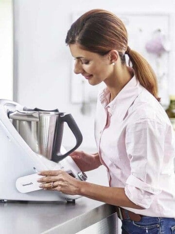 A woman attaching a Cook-key to a TM5