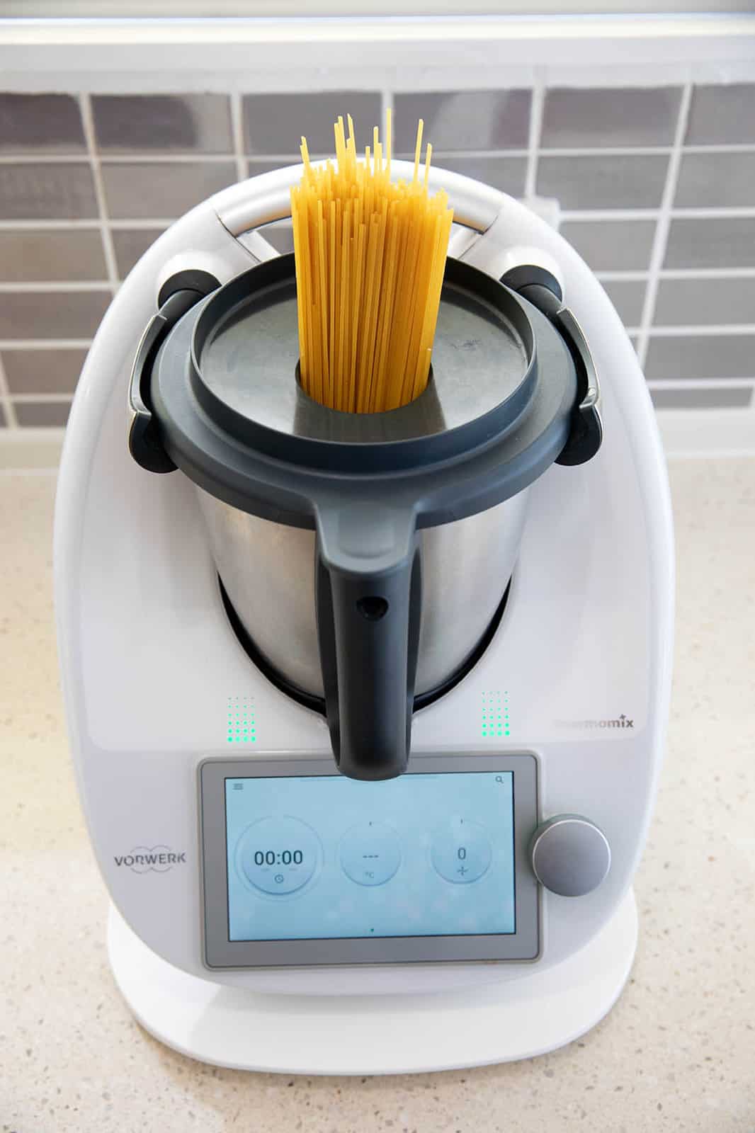Spaghetti cooking in the Thermomix bowl