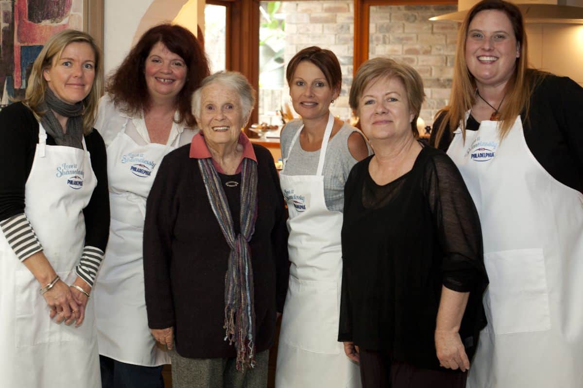 Group photo of Margaret Fulton, Suzanne Gibbs and some 2011 food blogger friends